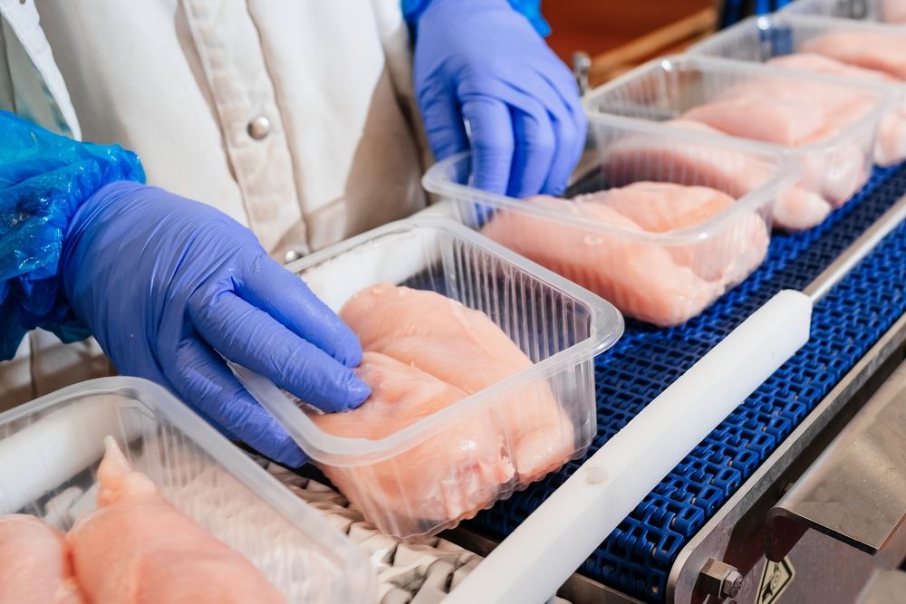 Микропластик в птице, рапсовое масло в чипсах: главные новости пищепрома